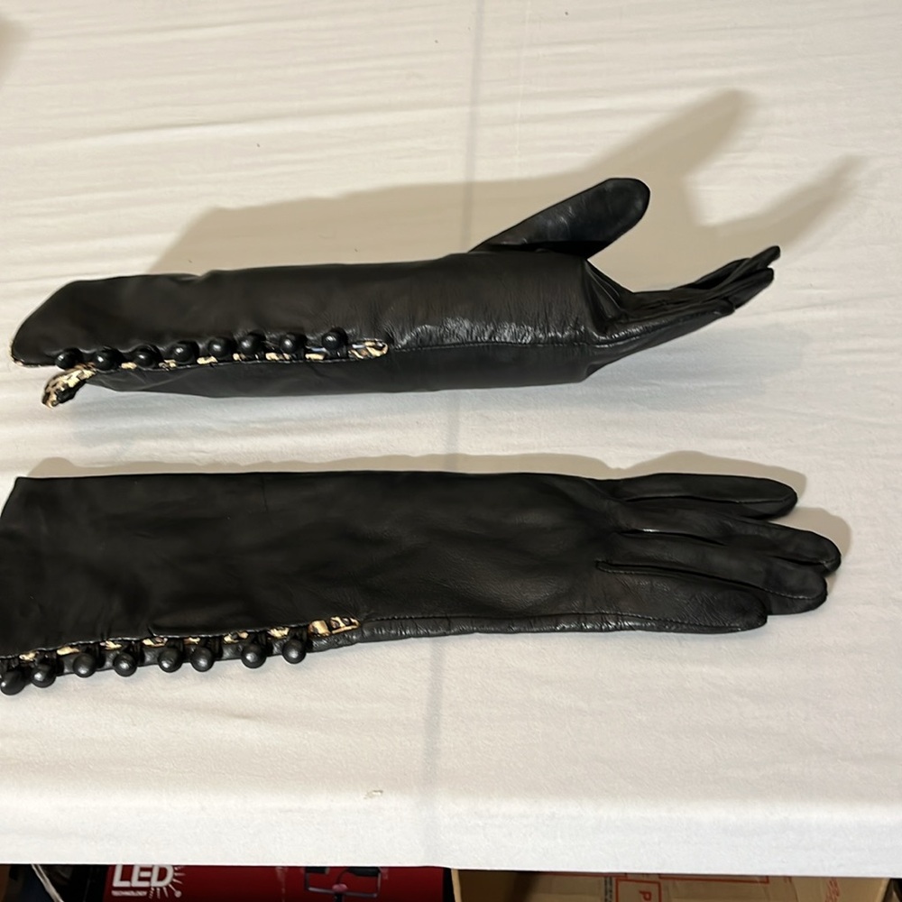 Bananna Republic long Black leather gloves silk leopard lining 8 buttons - Picture 5 of 13